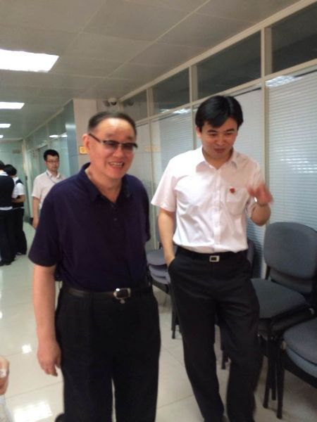上海家化原董事王茁劳动仲裁开庭,老员工到场
