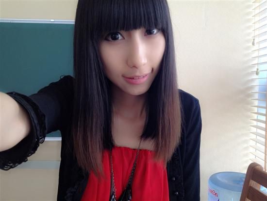 完美角度入镜 <em>美女</em>示范手机自拍全教程_网易手