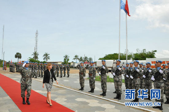 中国第十四批赴利维和部队全体官兵被授予联