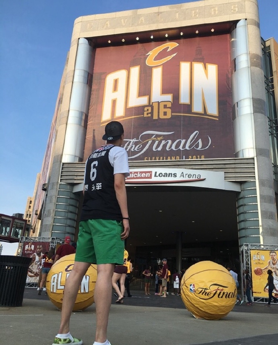 贺天举:观战NBA总决赛达成心愿 盼冠军悬念延