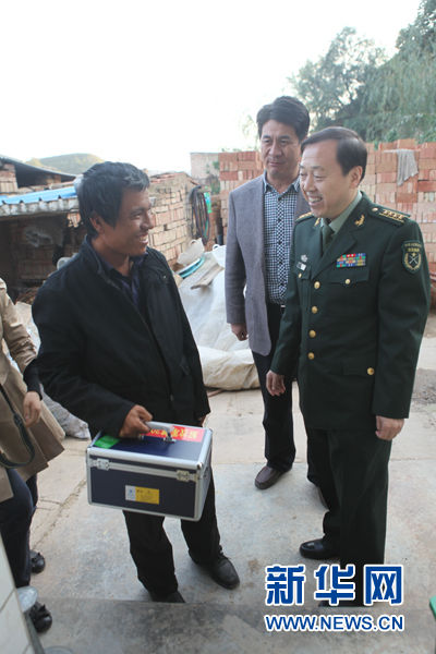 302医院吕吉云院长等领导为张守元带去慰问品